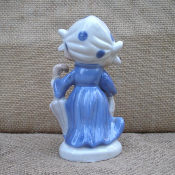 Vintage Girl in Coat KPM Porcelain Figurine - Picture 5 of 16